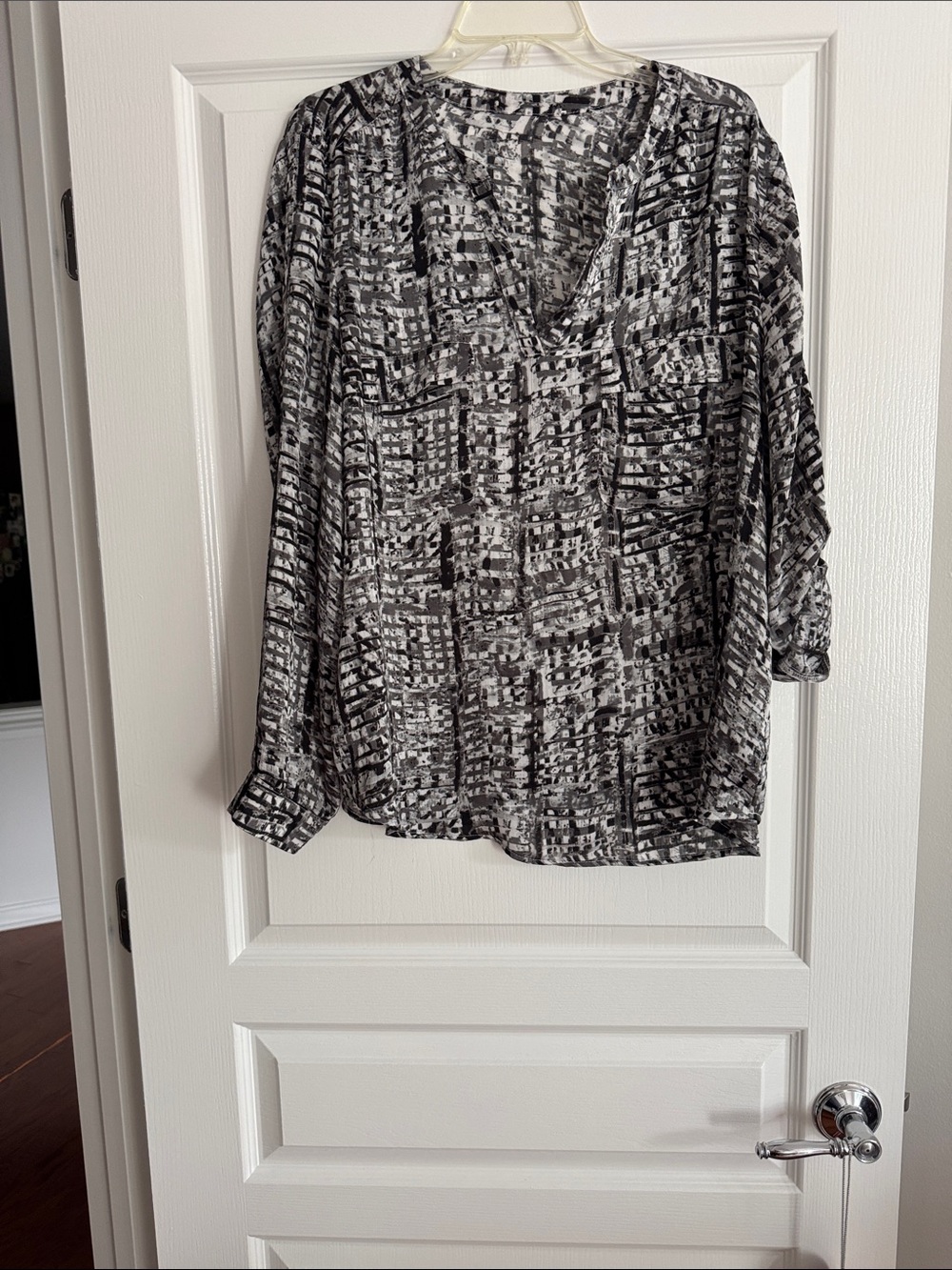 Women's Black & White Printed V-Neck Blouse